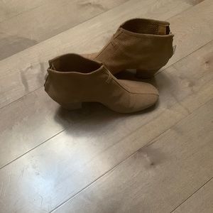 Aquatalia tan suede boots